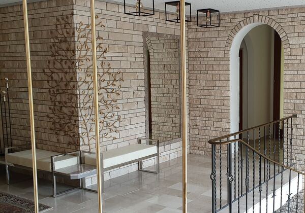 Blattwerk-Verzierung aus Betonstahl und geschmiedeten Blättern